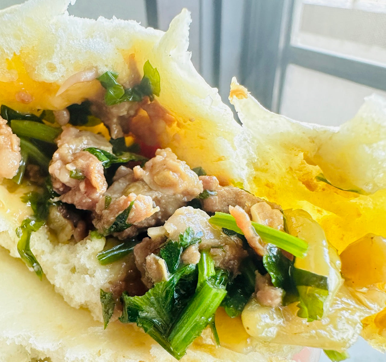 パクチーと牛肉入りの辛い中華まん(2個)